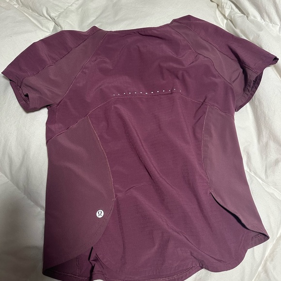 lululemon athletica Women's Short Sleeve Plum Tee - Picture 1 of 2